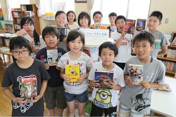 表敬訪問、小学校での贈呈式などの様子